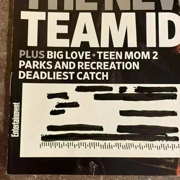 Entertainment Weekly 1/14/11 - Picture 5 of 6